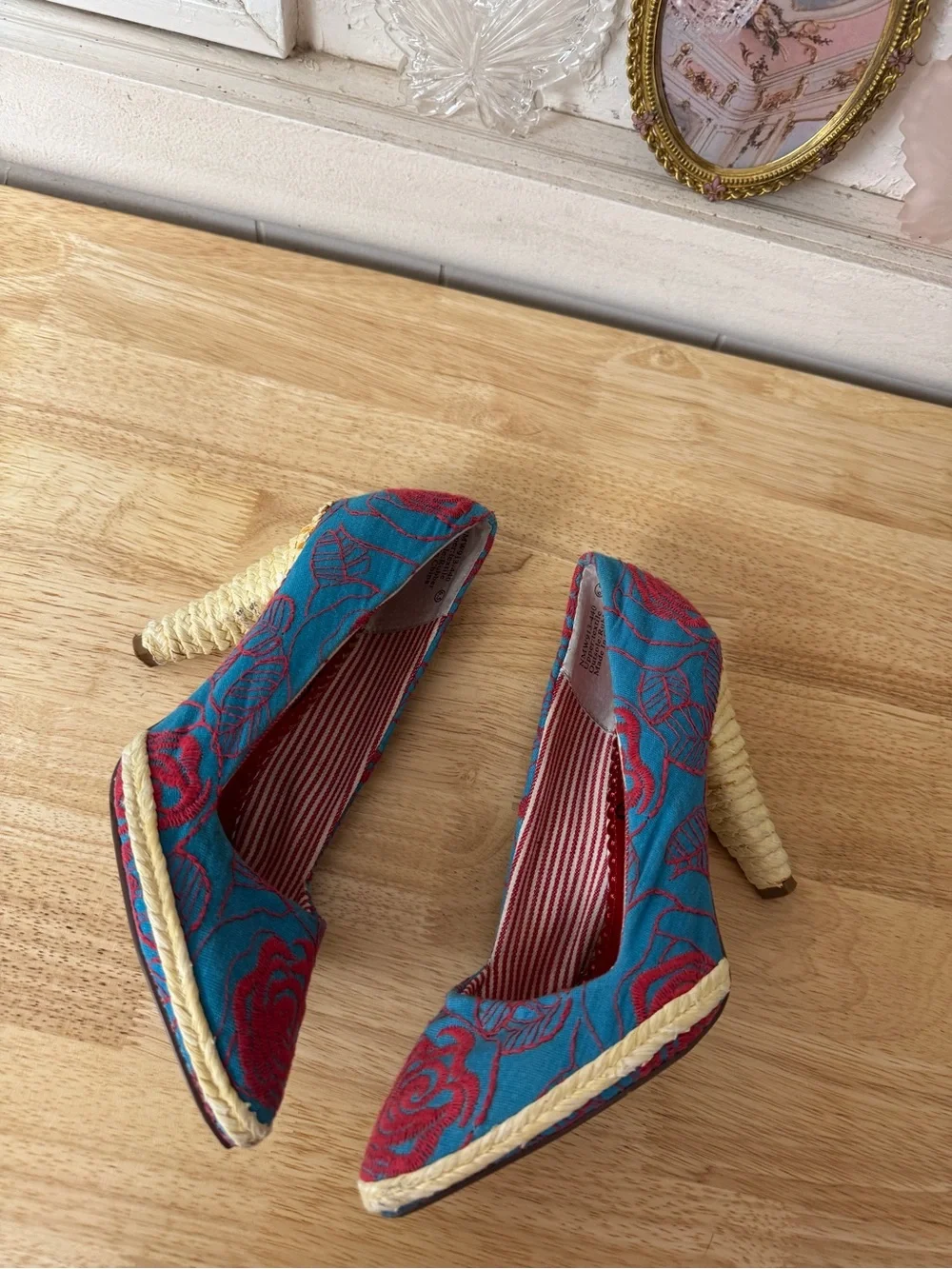 2000’s Naughty Monkey Floral Embroidered Canvas Chunky Pumps Size 6.5 Y2K Indie